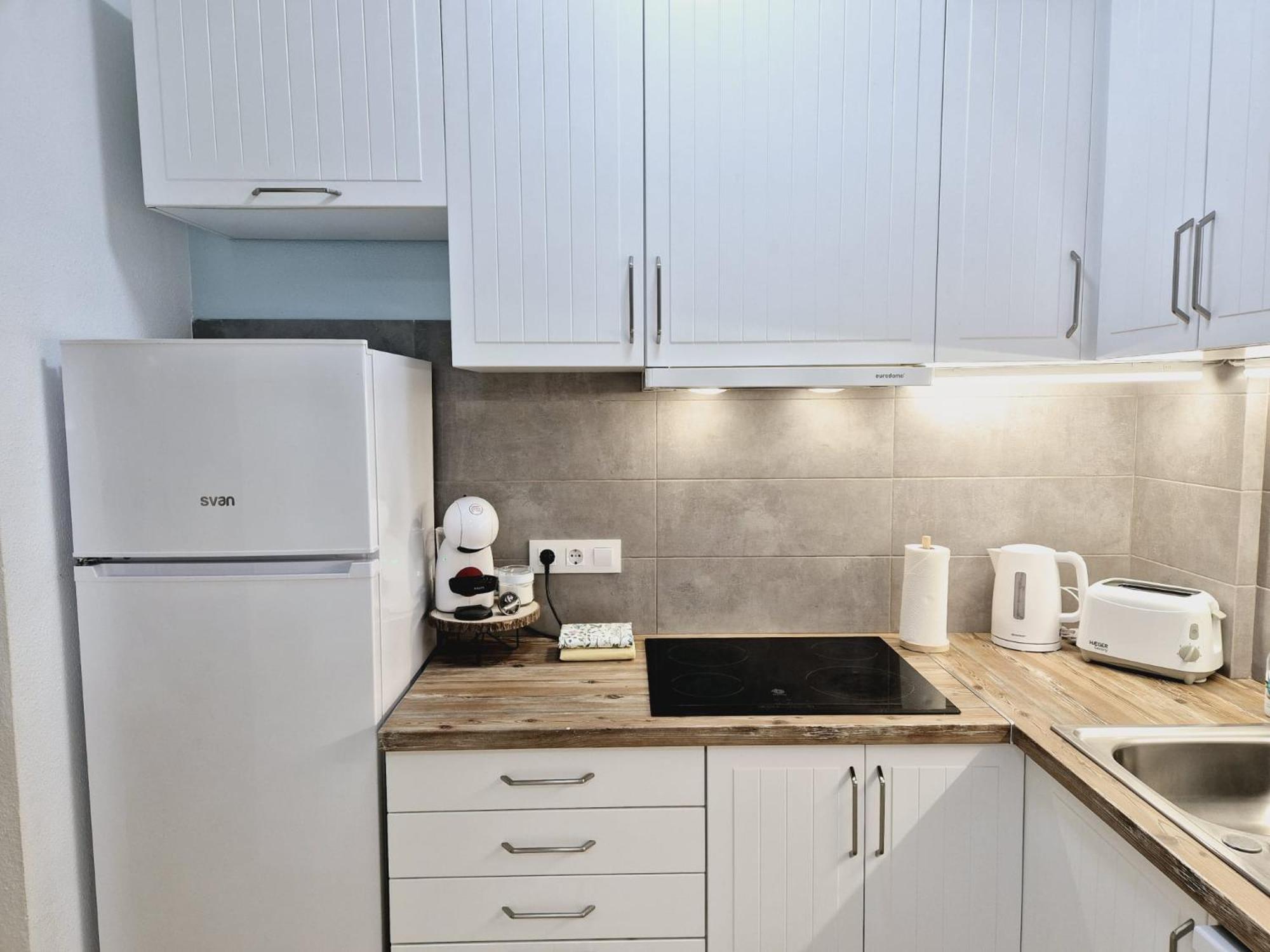 La Casa De Veronica - Serene Apartment With Shared Pool, Steps From The Beach ตอร์เรเวียคา ภายนอก รูปภาพ