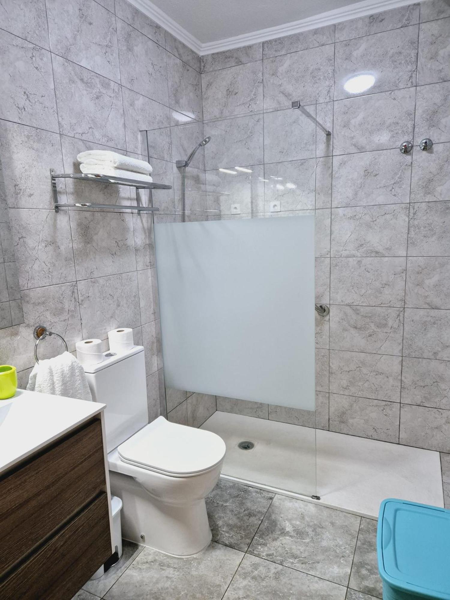 La Casa De Veronica - Serene Apartment With Shared Pool, Steps From The Beach ตอร์เรเวียคา ภายนอก รูปภาพ