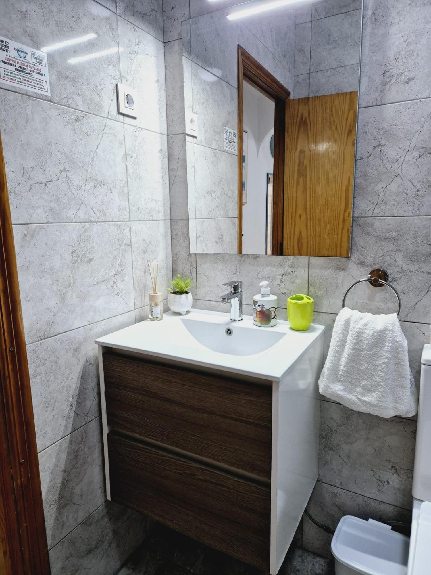 La Casa De Veronica - Serene Apartment With Shared Pool, Steps From The Beach ตอร์เรเวียคา ภายนอก รูปภาพ